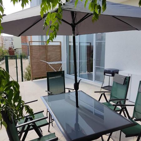 Las Brisas Garden Apartment Burgasz Kültér fotó