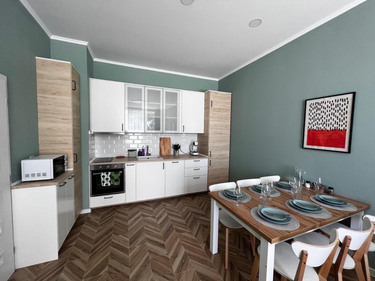 Las Brisas Garden Apartment Burgasz Kültér fotó