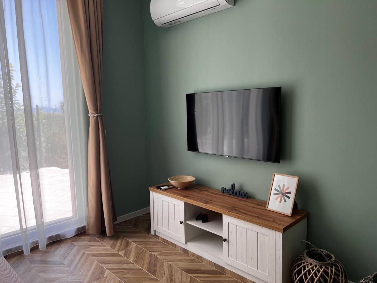 Las Brisas Garden Apartment Burgasz Kültér fotó