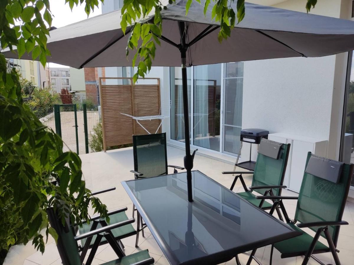 Las Brisas Garden Apartment Burgasz Kültér fotó
