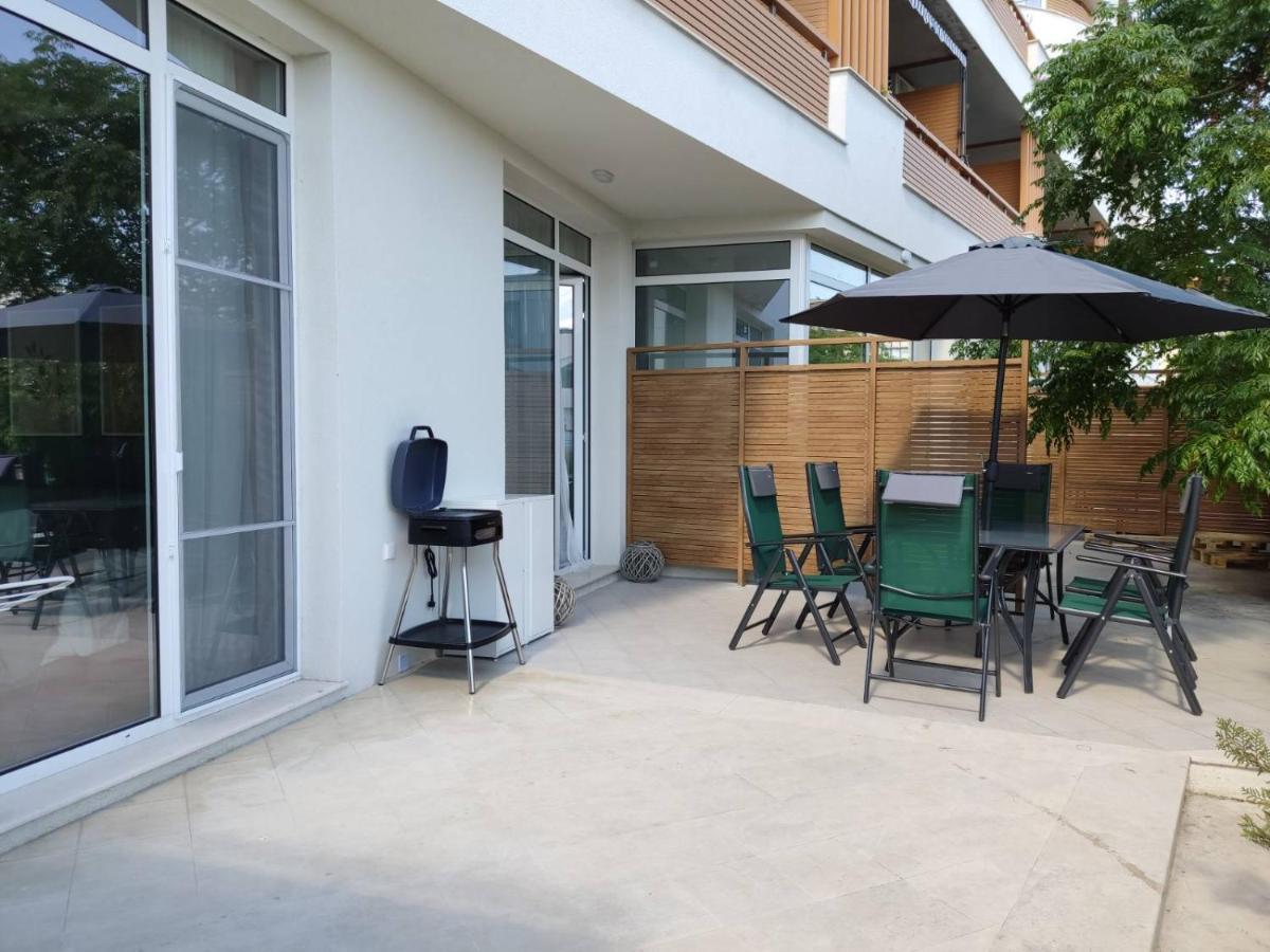 Las Brisas Garden Apartment Burgasz Kültér fotó